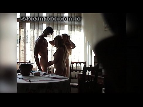 ❤️ Сексуални пријатељи позивају џиновског мушкарца и тројку са њим ❌ Јебени видео на sr.mrpornogratis.ru ❌❤